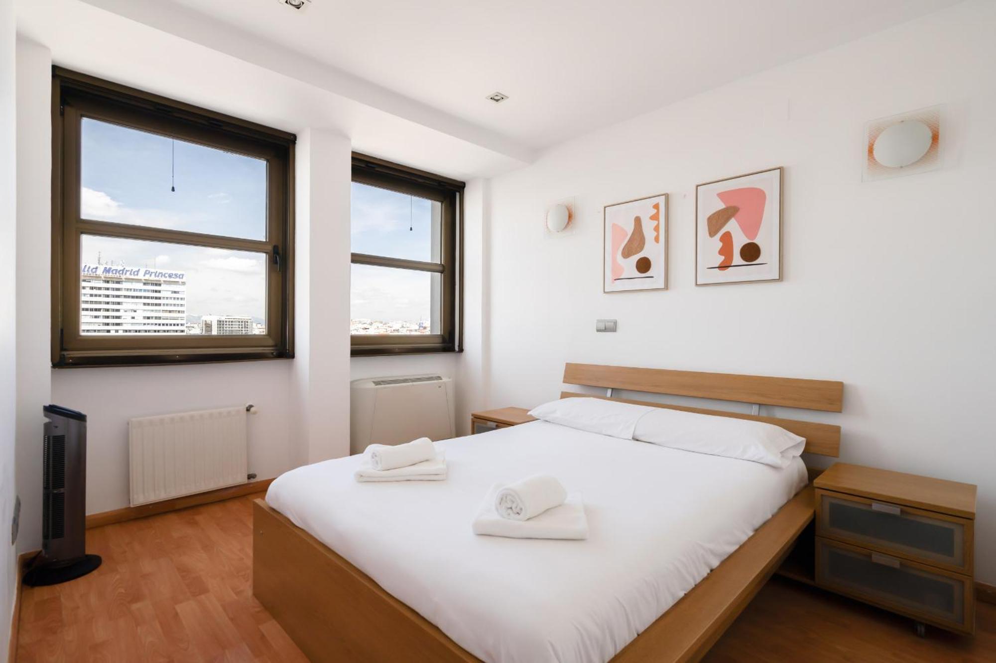 Apartamento En Plaza De Espana Alquiler Temporal Madrid Exteriör bild