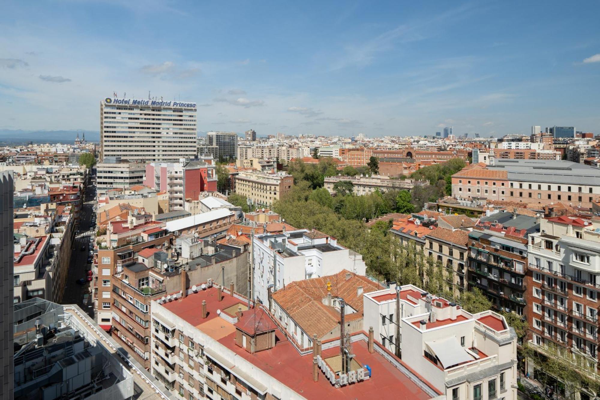 Apartamento En Plaza De Espana Alquiler Temporal Madrid Exteriör bild
